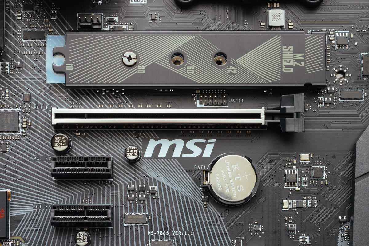 M2 SSD 的保护壳以及自带金属壳的PCIE接口